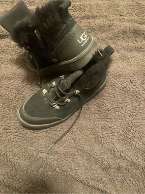 UGG Black Waterproof Shearling-Trim Lace-Up Boots Size 3 kids
